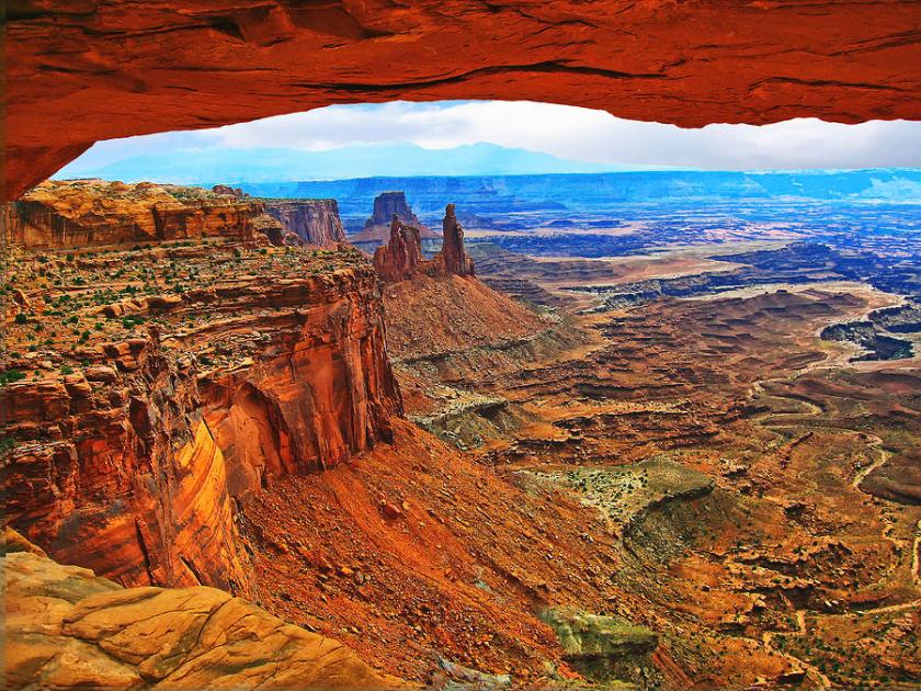 overlooking-canyonlands-national-park--moab-utah-gary-baird